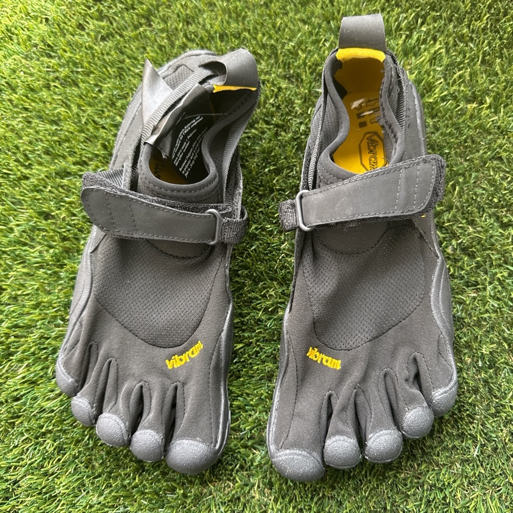 Vibram Women’s Black FiveFinger Footwear